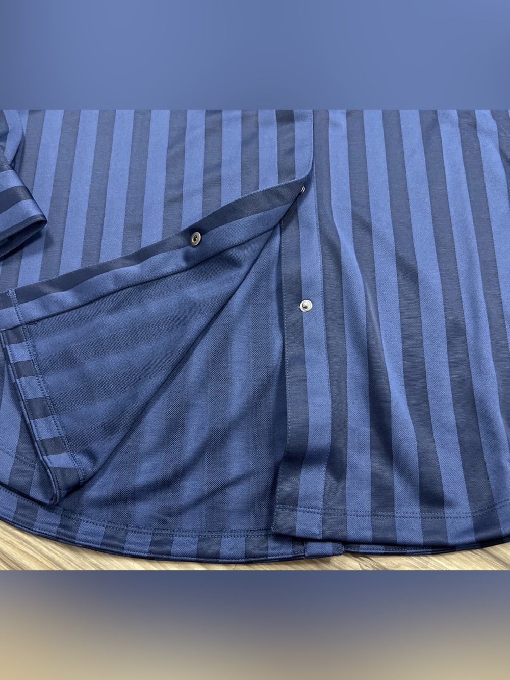 Nike Women’s Oversized Jacquard Striped Button-Down Shirt Large Blue HV1956-410 - Picture 3 of 5